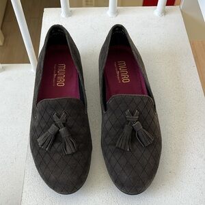 Munro grey suede tasseled loafers